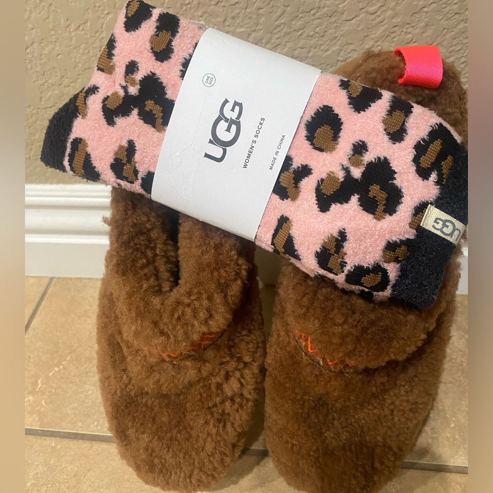 Sold! Not available! UGG NWB Taz Platform Braid Chestnut Sz10 Pink Leopard Socks